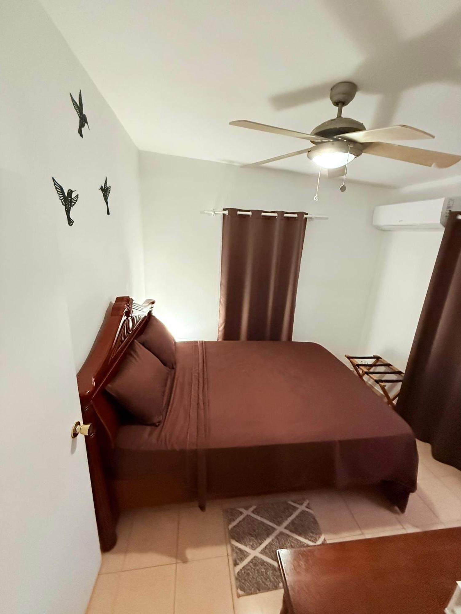 Hill Top Cottage La Savane 外观 照片